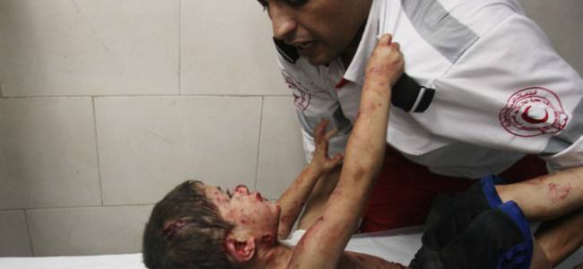 Gaza, the child who clung to the Paramedic
