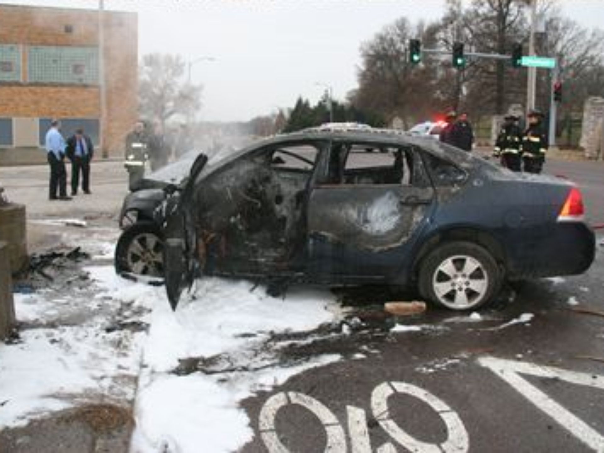 St. Louis: Off-duty firefighters make daring rescue