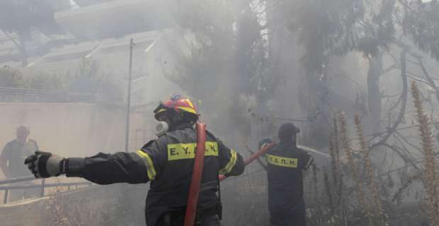 Greek beats back wildfires