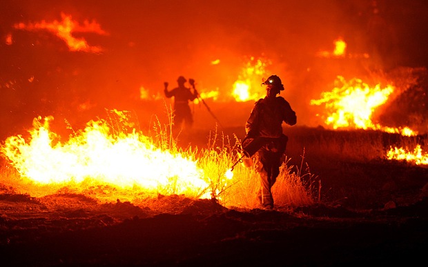 California fire destroys 400 homes and businesses