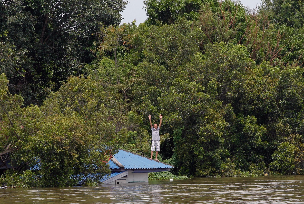 Drought-plagued California readies for El Nino storms