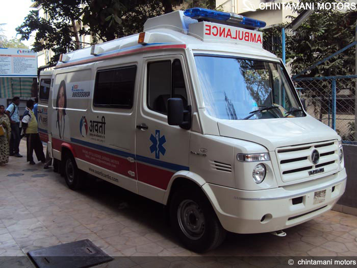 Taxi driver attack ambulances in Kendrapara, India