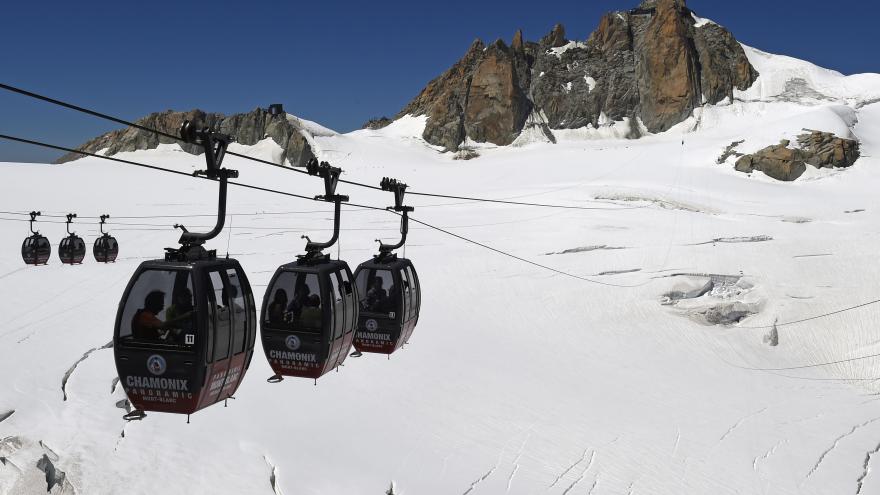 Mont Blanc: 110 people trapped in the cable car