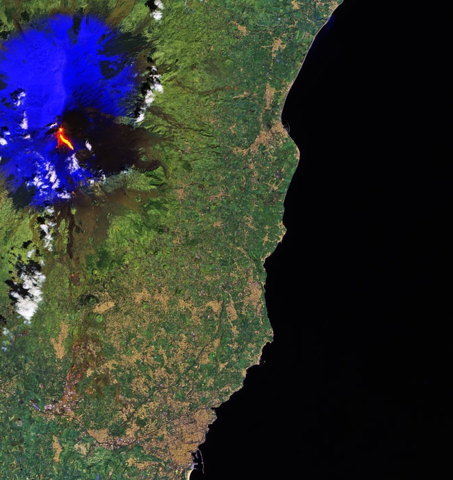 Etna volcano erupts and hurts 10 tourists