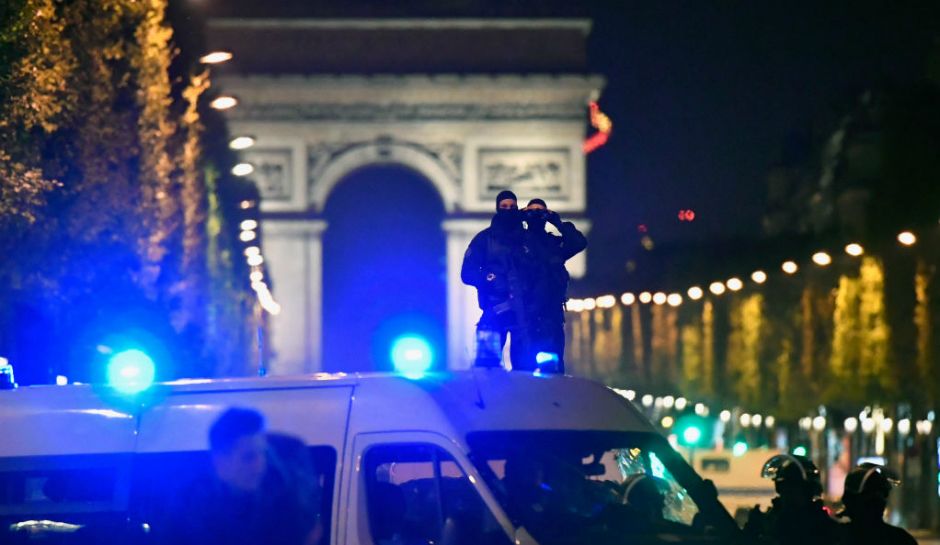 Paris: fierce shooting on Champs Élysées – An officer killed