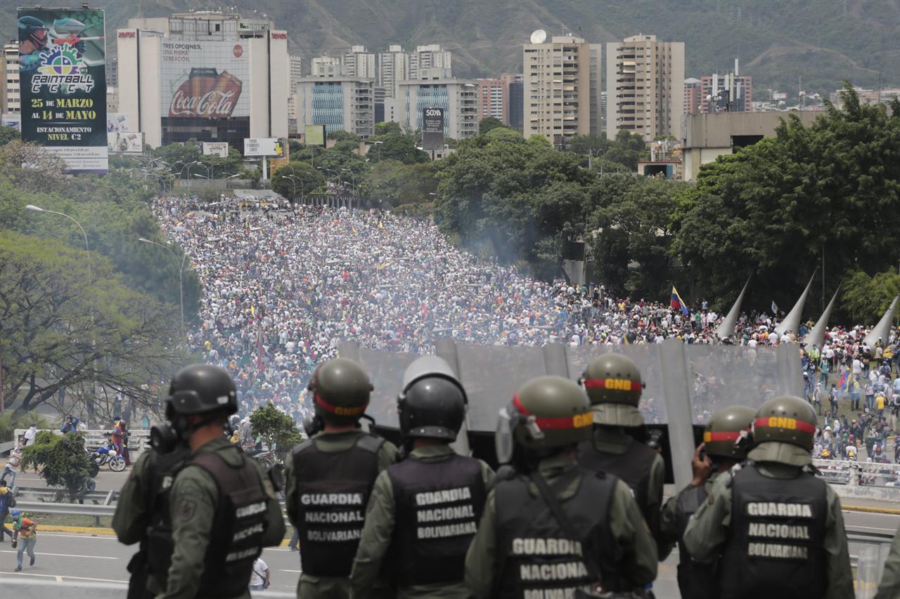 Clashes in Venezuela – A paramedic died during a manifestation