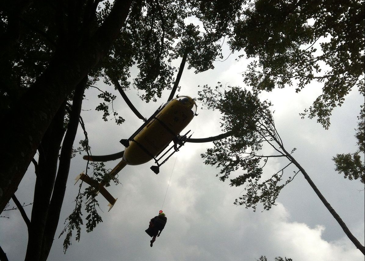 Recupero e salvataggio di un boscaiolo a Bedonia, Parma – VIDEO