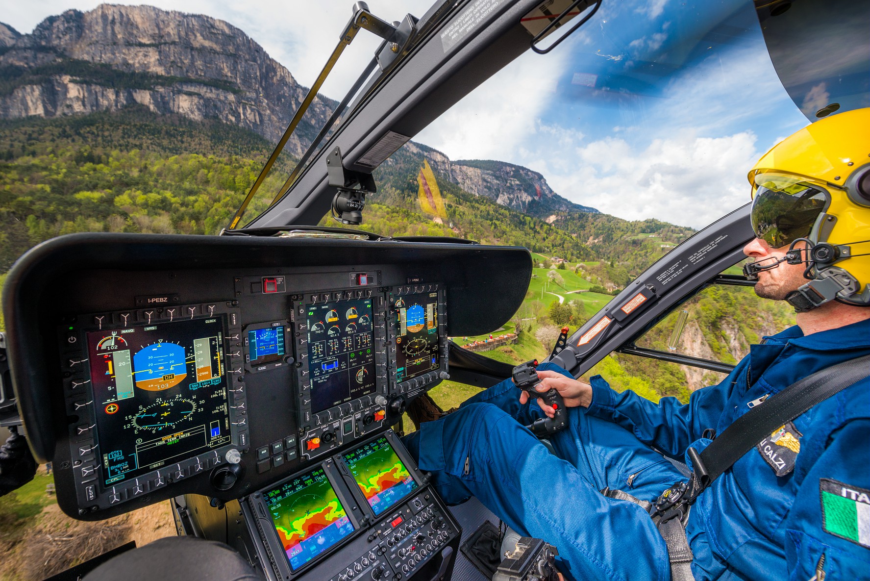 airbus h145 helicopters helionix helicopter pilot flight panel safety instrument ems aircraft cockpit 145 emergency hems services step inaer h160