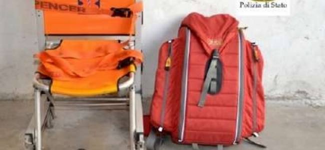 Ruba l'attrezzatura da un'ambulanza per allestire la sua: denunciato | Emergency Live