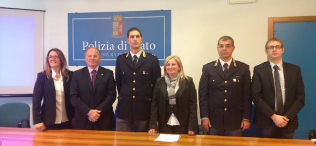 Presentata l'app salvavita per i sordi: dallo smartphone richiesta di aiuto direttamente in questura | Emergency Live