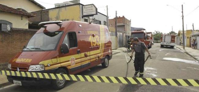 Incêndio em residência mobiliza bombeiros em São Carlos SP | Emergency Live
