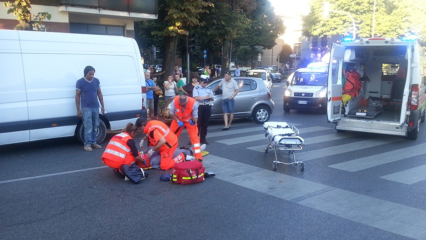 Sicurezza stradale, l'italiano si ferma davanti a un pedone? | Emergency Live