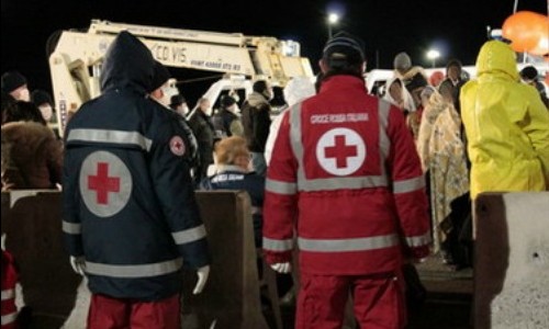 Sbarco di 476 migranti in provincia di Cosenza. La CRI è intervenuta con 50 volontari | Emergency Live