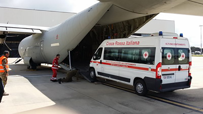 Come funziona il primo mezzo anti ebola della Croce Rossa Italiana | Emergency Live 1