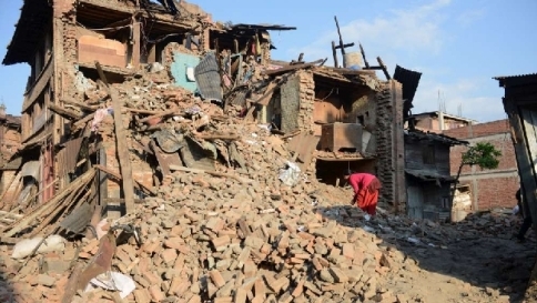Torna la paura in Nepal: scossa di magnitudo 7.4, almeno 46 morti | Emergency Live
