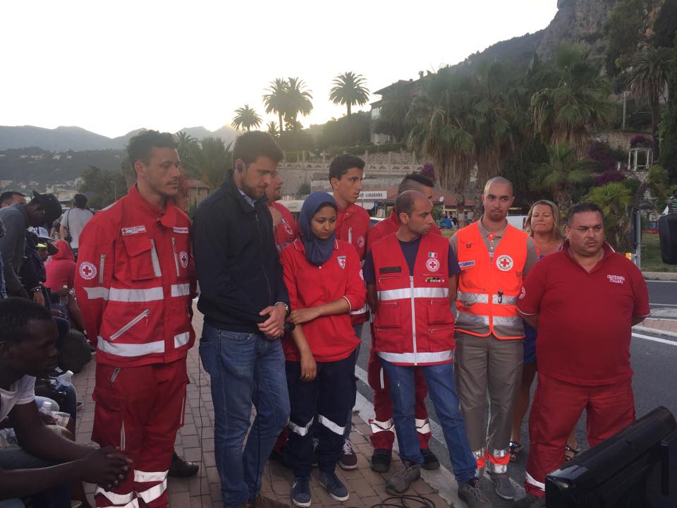 Emergenza alla frontiera, mezzi CRI usati per lo sgombero, ecco cosa è successo | Emergency Live