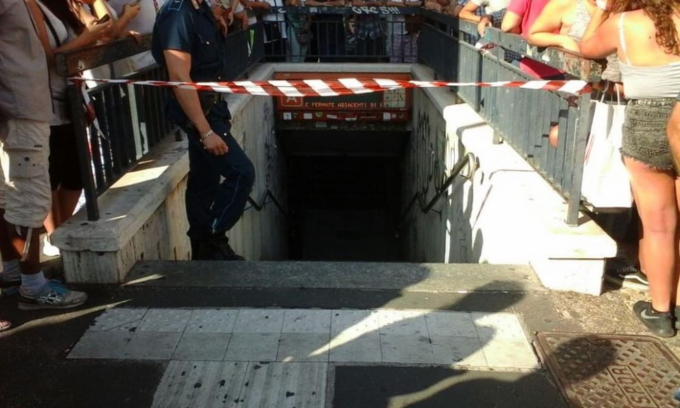 Tragedia a Roma, bimbo precipita nell'ascensore durante un soccorso | Emergency Live