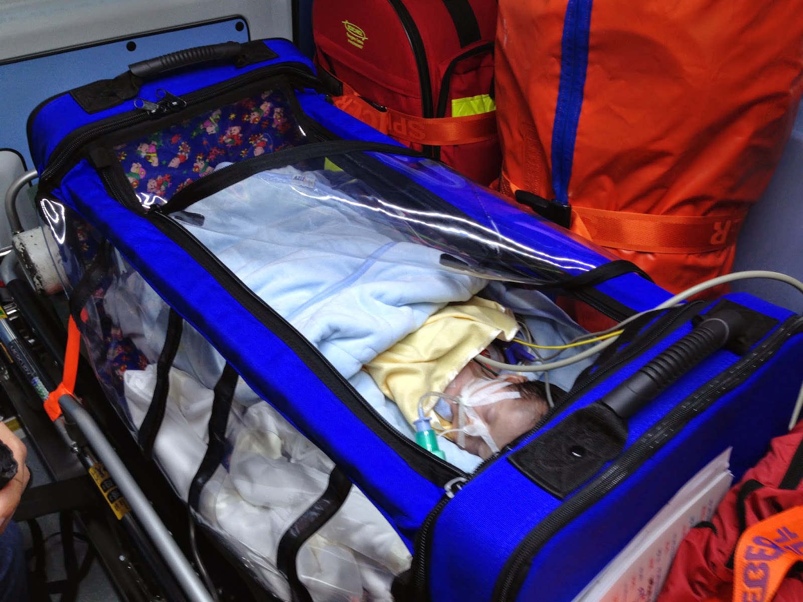 [CASE REPORT] Aspetti clinici e logistici del trasporto aereo di un paziente pediatrico con grave insufficienza respiratoria | Emergency Live 1