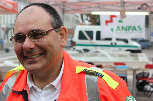 "Volontari, non mercenari": la dura riflessione del presidente di Anpas Lombardia sul "volontariato" a pagamento | Emergency Live