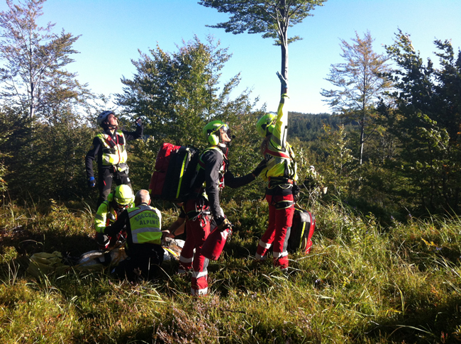 Soccorso Alpino Emilia-Romagna: A Bardi (PR) salvato un cacciatore caduto per 15 metri | Emergency Live