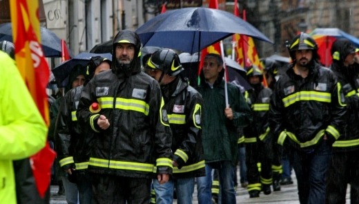 Sciopero dei Vigili del Fuoco a Roma, la protesta generale delle USB | Emergency Live 2