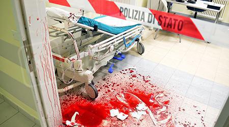 Ubriaco entra in Pronto Soccorso e accoltella il rivale: panico a Rimini | Emergency Live 1