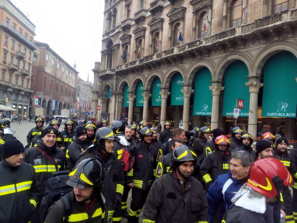 Vigili del Fuoco: protesta a Milano | Emergency Live 3