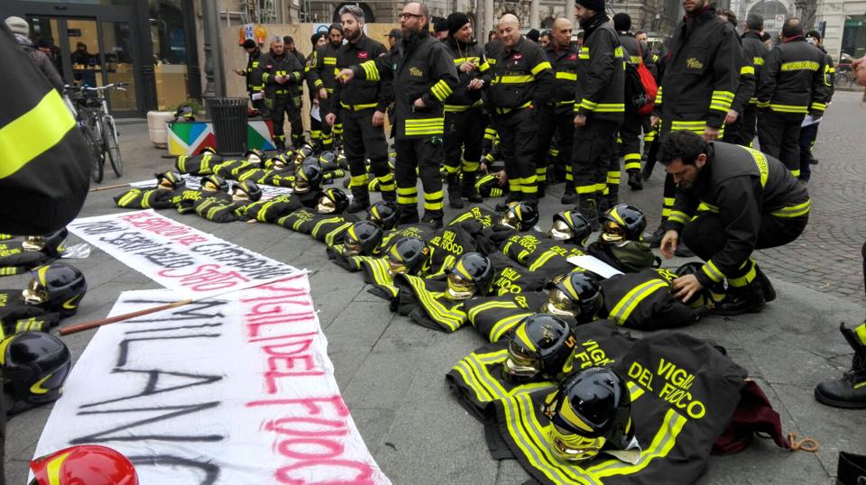 Vigili del Fuoco: protesta a Milano | Emergency Live 4