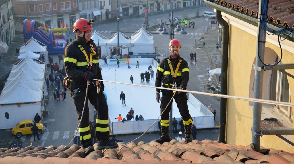 Vigili del Fuoco, l'amore degli italiani verso il Corpo Nazionale è condiviso... dalla Befana! | Emergency Live 1