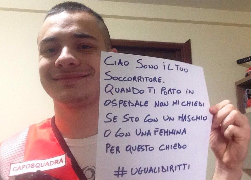 Anche i soccorritori si muovono per i diritti civili. Invia la tua foto per #ugualidiritti | Emergency Live 14