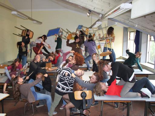 Studente indisciplinato? Basta sospensione, c'è il volontariato. Esperimento in Piemonte | Emergency Live 2