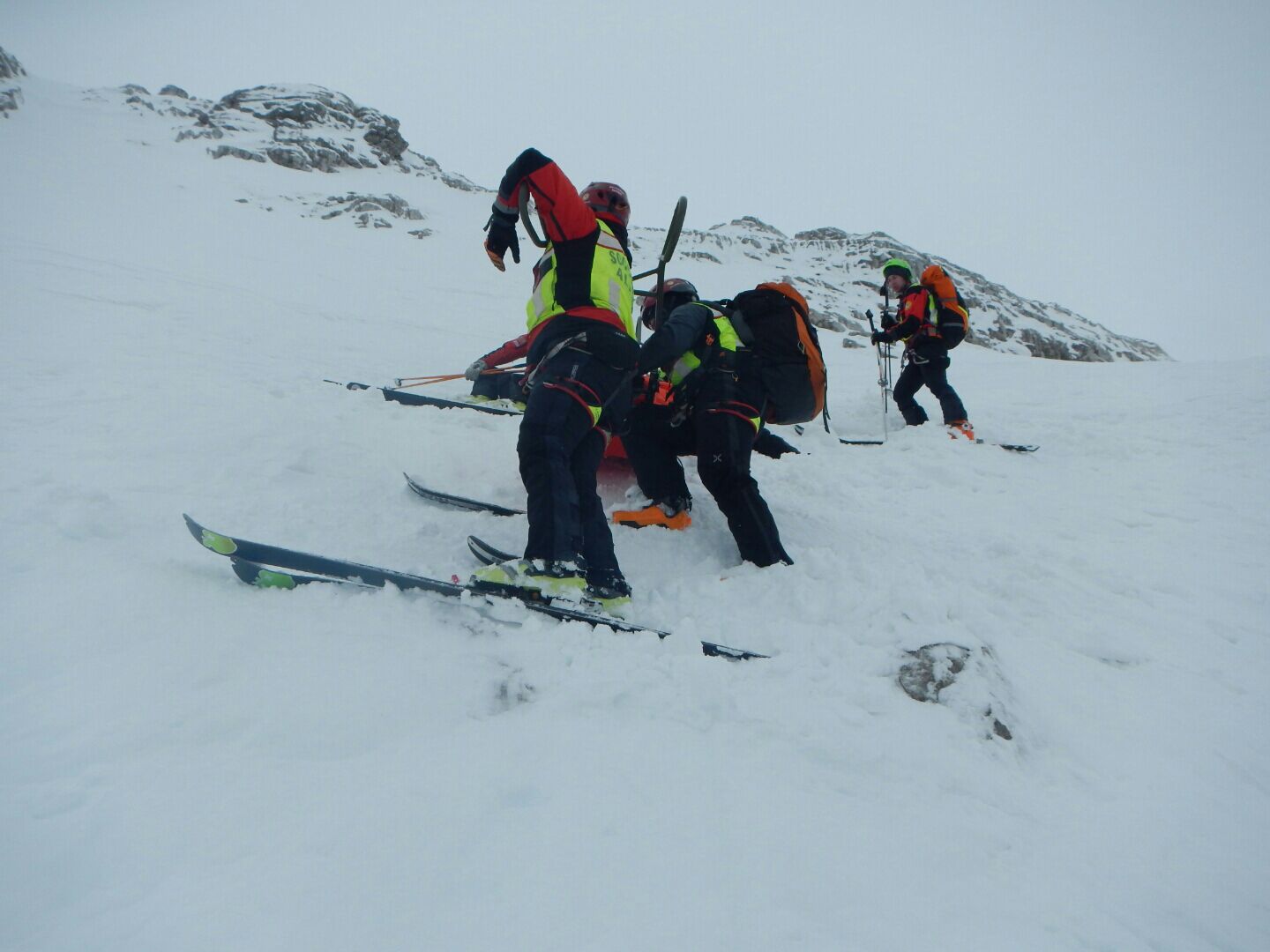 Valcanale, sciatore soccorso dal CNSAS - fotogallery | Emergency Live 11