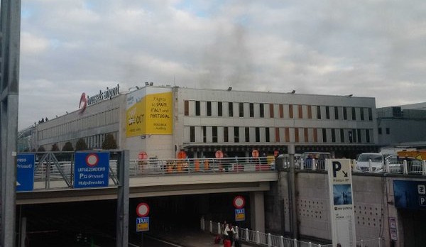 Doppia esplosione all'aeroporto di Bruxelles, 11 morti. Attentato al cuore dell'Europa - LIVE | Emergency Live