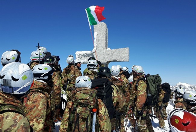 Addestramento scialpinistico ad alta quota per gli Alpini della Julia | Emergency Live