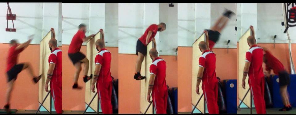 FIREMAN TRAINING - I fondamentali di un Vigile del Fuoco: il valicamento del muro | Emergency Live 1