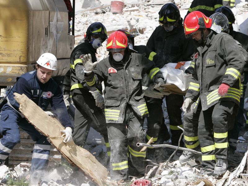 L'Aquila, quel giorno in cui gli eroi furono tutti nella stessa città | Emergency Live 4