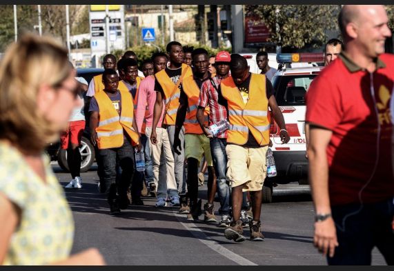 Detenuti e migranti al lavoro nelle associazioni: Lo Stato si fa carico dell'assicurazione contro gli infortuni | Emergency Live