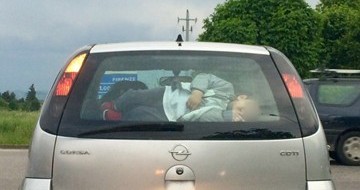 Cosa fai se vedi questo? Sicurezza dei bambini in auto, un problema serio di educazione | Emergency Live