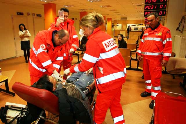 Assistenza territoriale H16: Ma il viaggio in ambulanza al Pronto Soccorso è davvero la soluzione? Ne parliamo con la SIMEU | Emergency Live 2