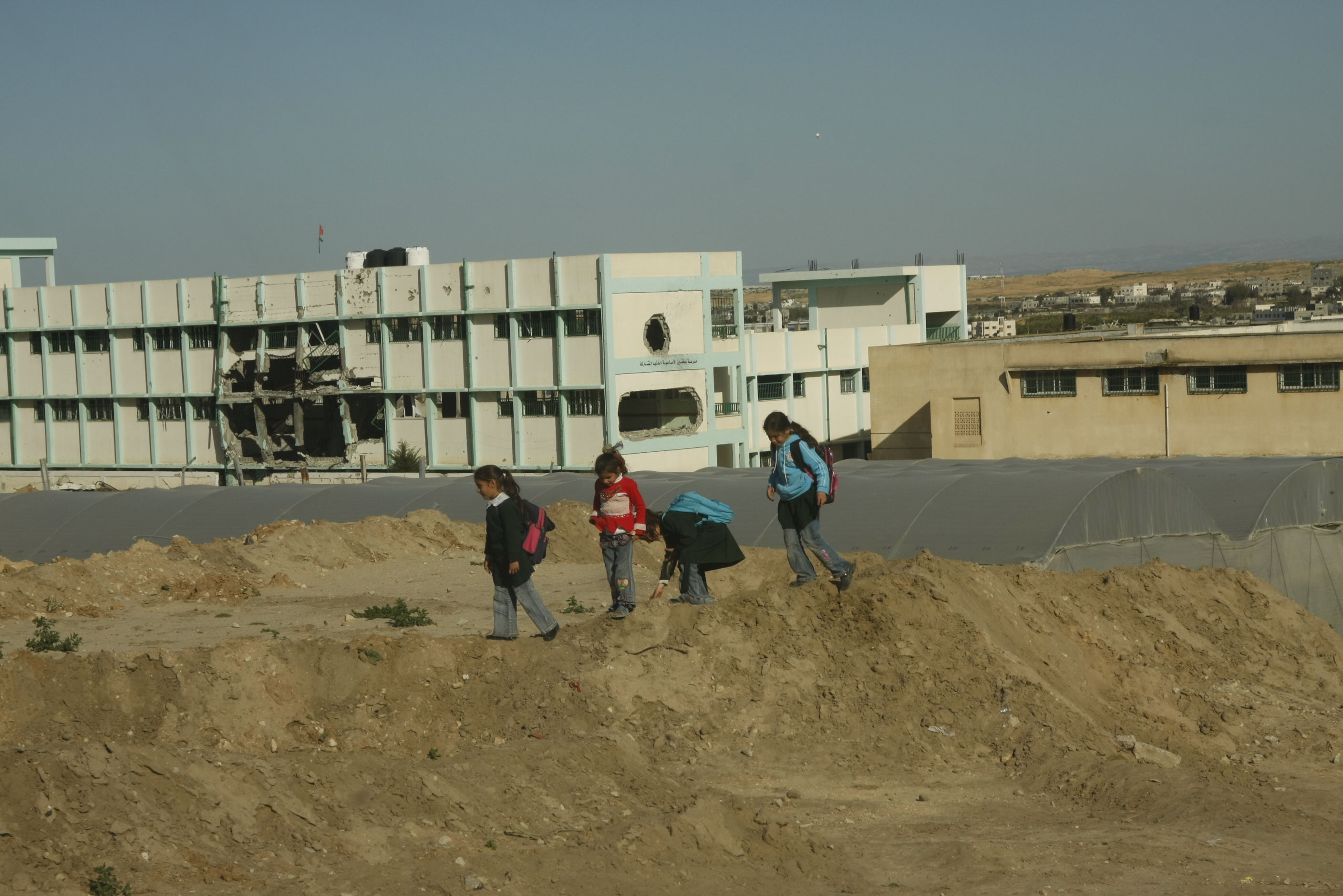 Gaza, ecco il social center della Croce Rossa: formarsi per essere utili a una comunità in difficoltà | Emergency Live 5