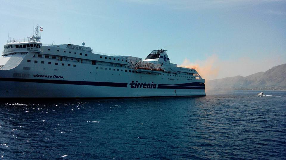 Palermo, maxi esercitazione con nave in fiamme e danni ingenti - GUARDA LE FOTO | Emergency Live 7