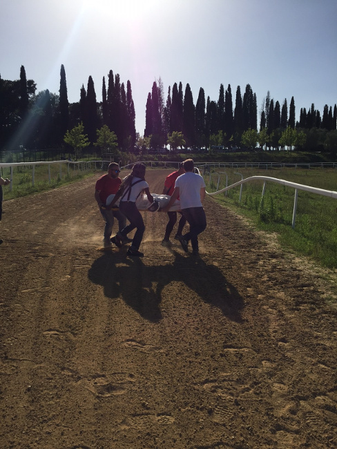 Palio: la Misericordia di Siena pronta al soccorso dei fantini | Emergency Live