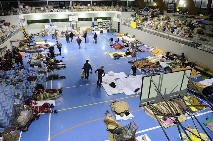 Suggerimenti per aiutare i terremotati senza andare sul posto (donare sangue, soldi e materie prime) | Emergency Live 6
