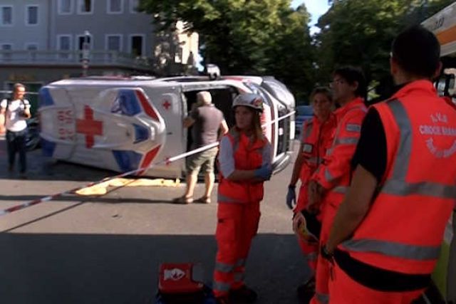 Sirene ed emergenza, l'autista di ambulanza imprudente è tutelato dalla legge? | Emergency Live 1