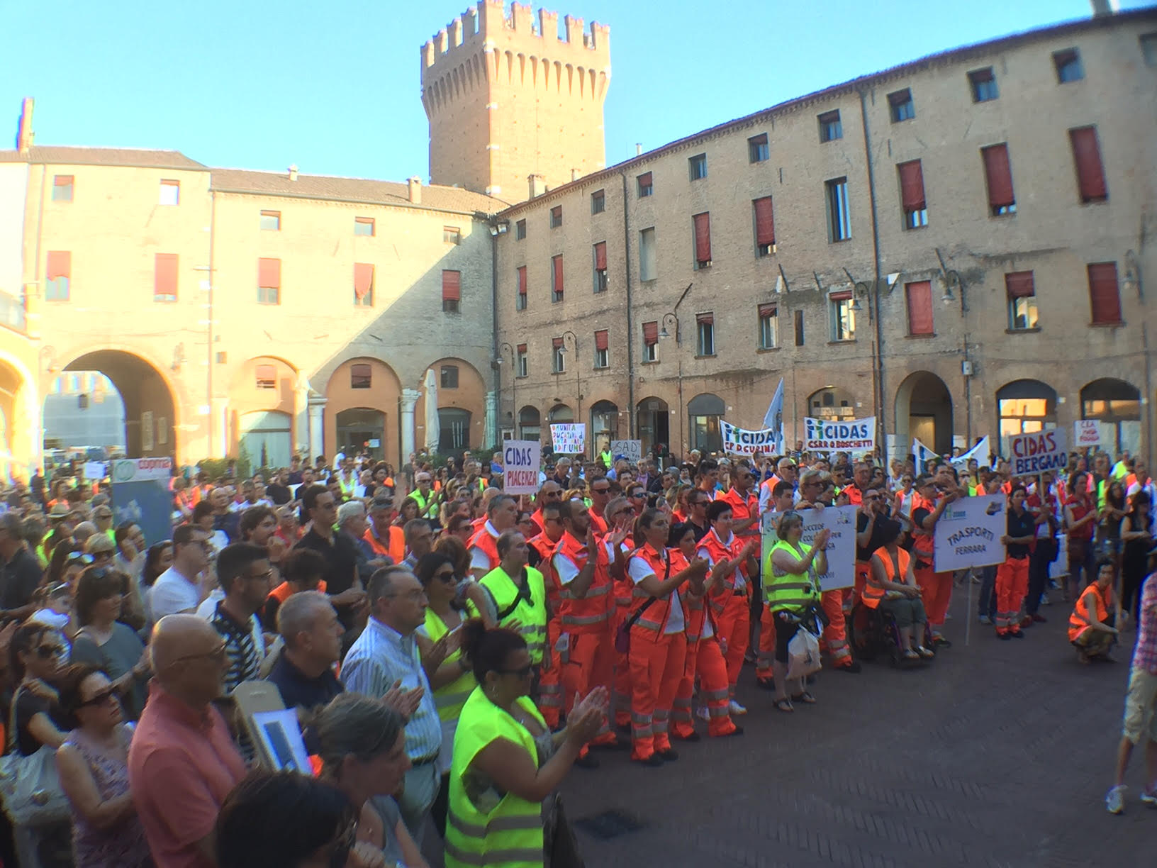 Ferrara, CIDAS in piazza a difesa dei posti di lavoro nell'emergenza | Emergency Live 5