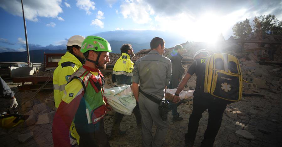 Soccorritori: il volto umano della tragedia di questo terremoto | Emergency Live 3