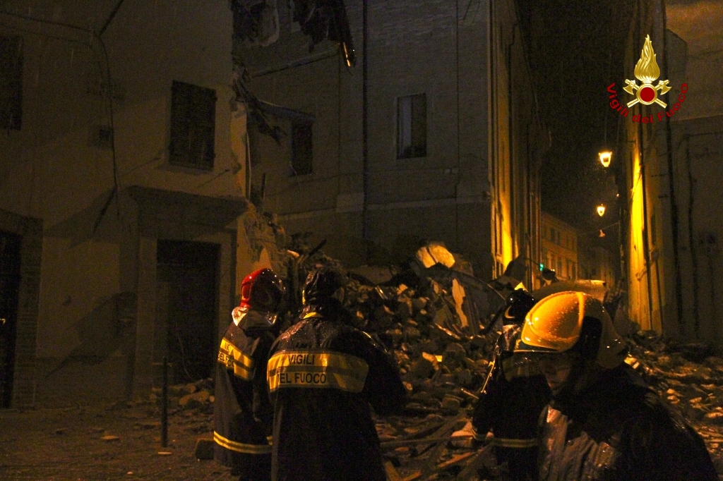 Terremoto Marche: circa mille gli sfollati, aggiornamenti dopo la prima notte | Emergency Live 1