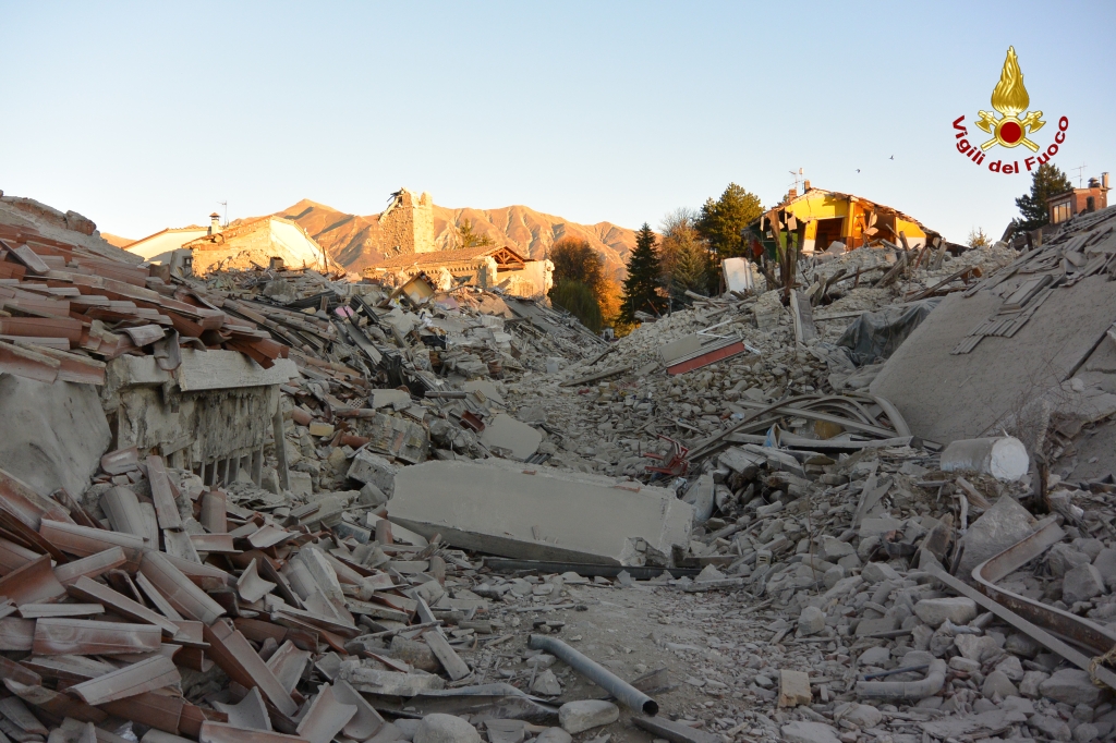 26 mila sfollati assistiti dopo l'ultimo terremoto. La Protezione Civile fa il punto sui danni | Emergency Live