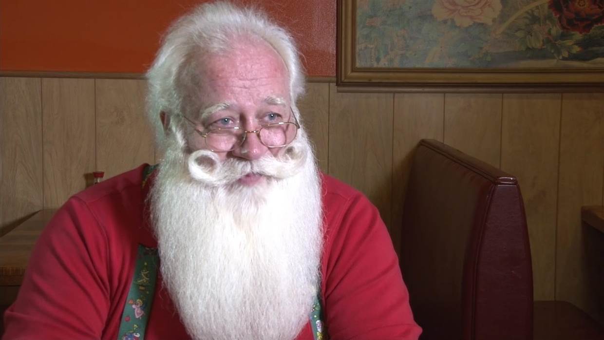 Morire in braccio a Babbo Natale, il desiderio di un bimbo di 5 anni esaudito è un messaggio emozionale che non possiamo ignorare | Emergency Live