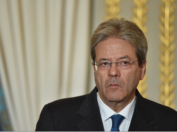 Premier Gentiloni ricoverato per un malore al rientro da Parigi | Emergency Live
